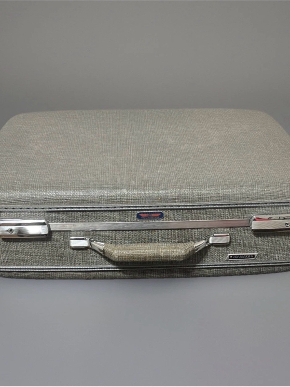 22" × 16" × 7" Vtg American Tourister Suitcase "Escort" Gray Hardshell